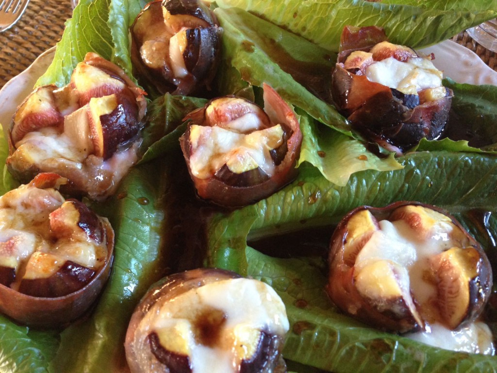 Figs from the oven with mozzarella and Parmaham