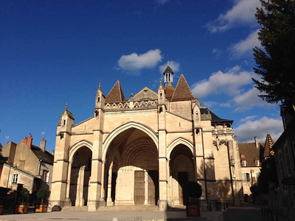 Picturesque wine village Beaune, in the Burgundy area, East of France, is a lovely place to visit all year around. Beautiful architecture, great food, excellent wines and country side surroundings