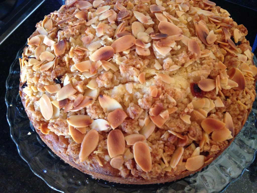 Super easy to make and always delicious is this pear and almond cake with flower, butter, sugar, almond and pears