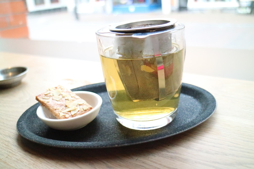 Besides coffee they also serve tea for example this Green Jasmine tea with homemade almond cookie