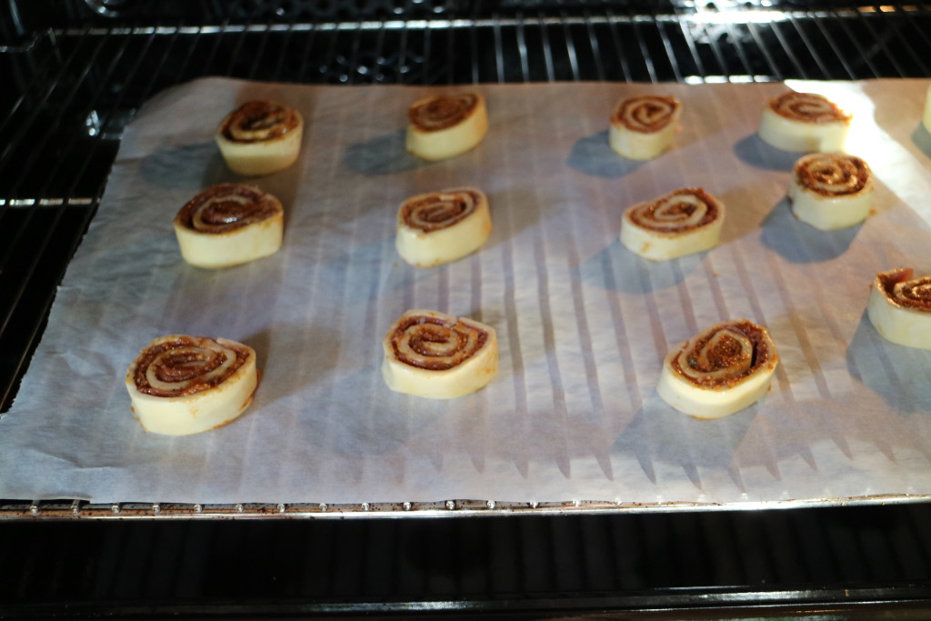 Puff pastry rolls with red pesto (sundries tomatoes, roasted and salted macadamia nuts, basil and virgin olive oil)