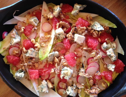 Chicory salad with blue cheese, grapefruit, walnuts and blue cheese